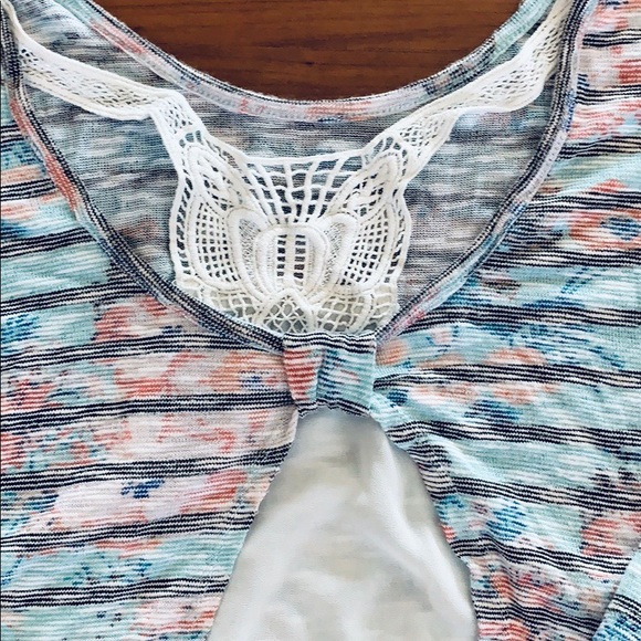 ❄️Sale❄️Multi-colored Shirt w/ Crotchet Back - Picture 3 of 5